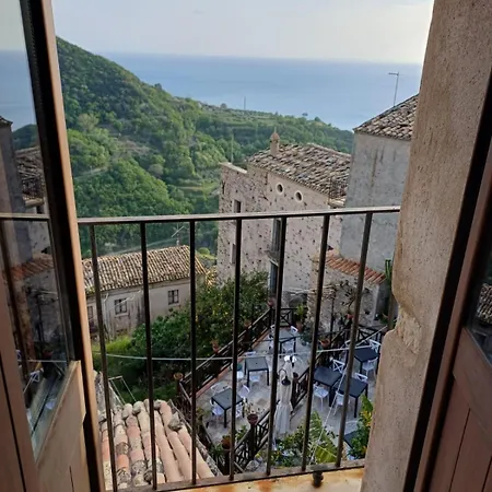 Bed & Breakfast A Taverna Intru U Vicu 4*