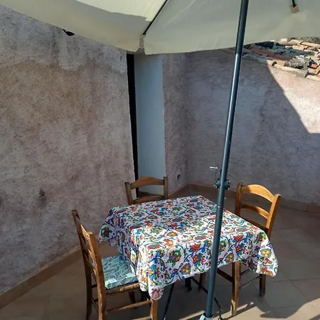 A Taverna Intru U Vicu Oda ve Kahvaltı Belmonte Calabro
