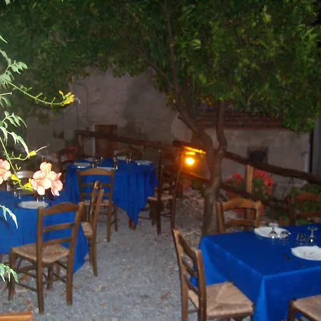 A Taverna Intru U Vicu Oda ve Kahvaltı Belmonte Calabro