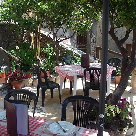 Oda ve Kahvaltı A Taverna Intru U Vicu *