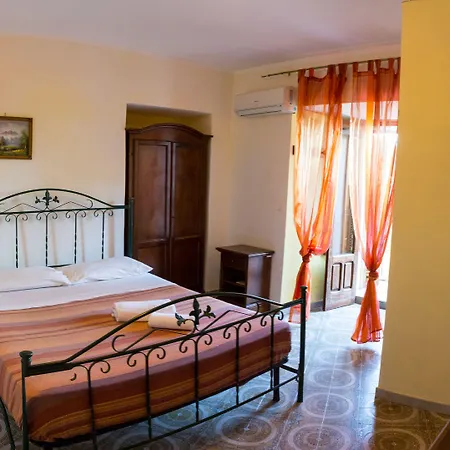 A Taverna Intru U Vicu Oda ve Kahvaltı 4*