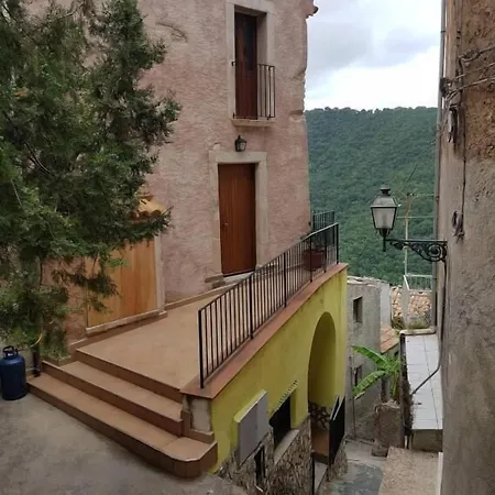 A Taverna Intru U Vicu فندق مبيت وإفطار بيلمونتي كالابرو