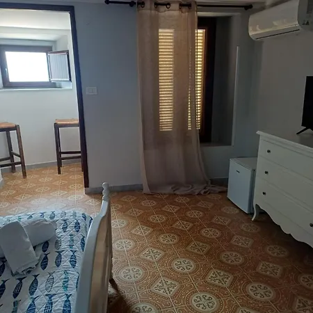 A Taverna Intru U Vicu Oda ve Kahvaltı 4*