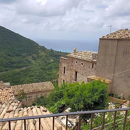 A Taverna Intru U Vicu 4* 벨몬테칼라브로
