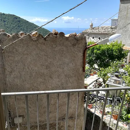 فندق مبيت وإفطار A Taverna Intru U Vicu 4*