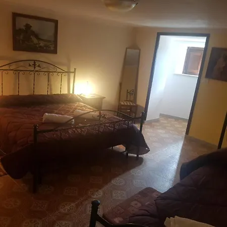 A Taverna Intru U Vicu לינה וארוחת בוקר בלמונטה קלברו