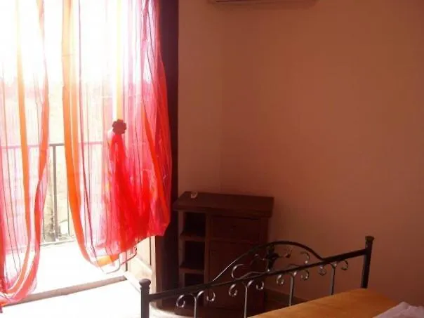 Bed & Breakfast A Taverna Intru U Vicu 4*