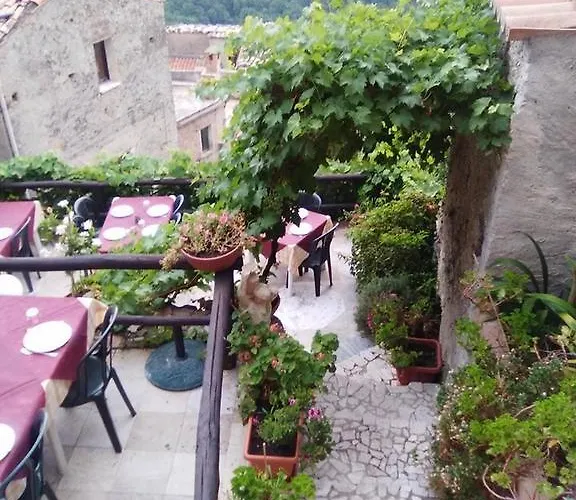 Bed & Breakfast A Taverna Intru U Vicu 4*