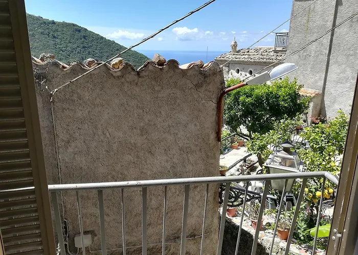 Alojamento de Acomodação e Pequeno-almoço A Taverna Intru U Vicu 4*