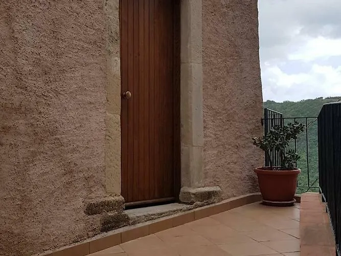 Alojamento de Acomodação e Pequeno-almoço A Taverna Intru U Vicu 4*