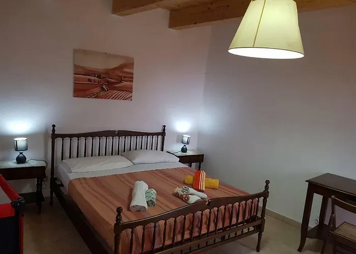 Alojamento de Acomodação e Pequeno-almoço A Taverna Intru U Vicu